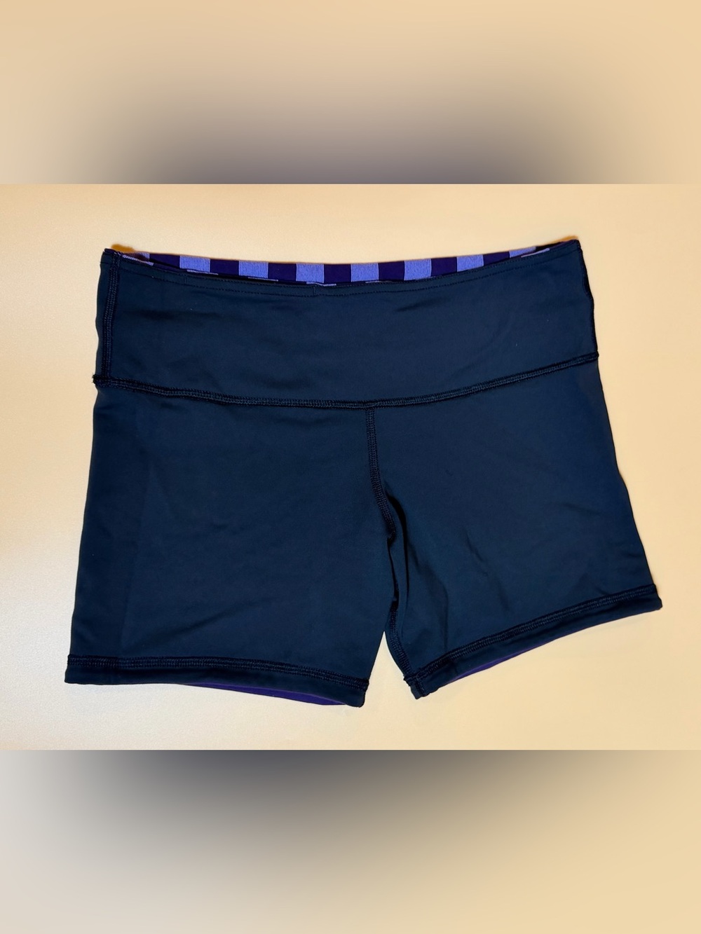 Lululemon Reverse Groove Shorts Deep Zinfandel Stripe Women’s Size 6 - Picture 9 of 10